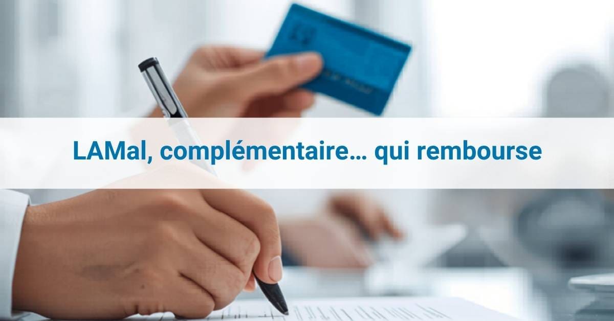 Personne tenant une carte d'assurance maladie dans un cabinet médical moderne en Suisse